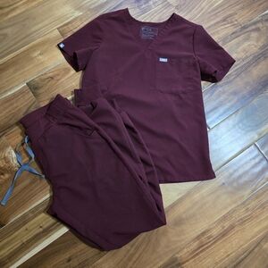 FIGS Women’s Technical Collection Scrub Set S Burgundy VNeck Top Jogger Pant ST